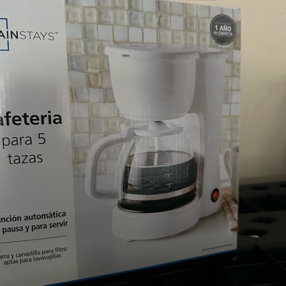 Mainstays Classic White Coffee Maker